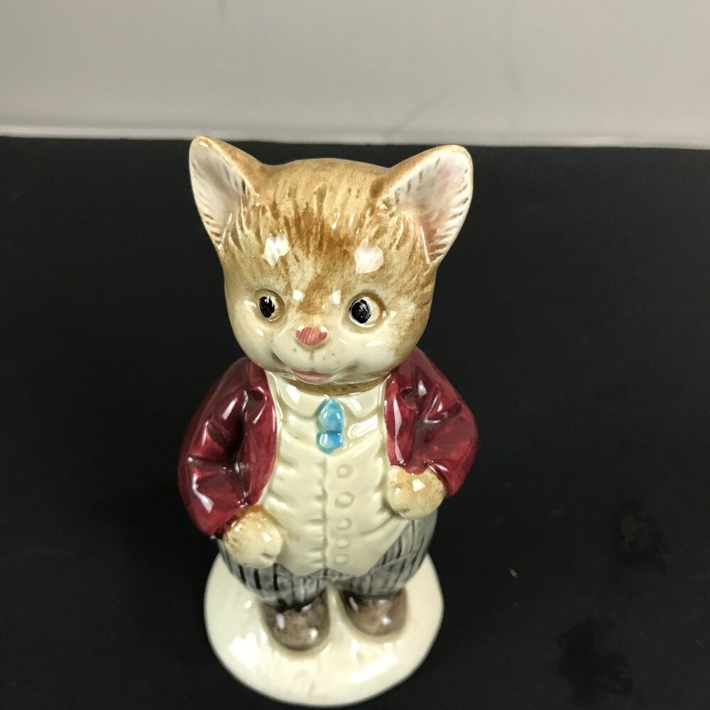 Otagiri boy ceramic 4" shaker, hand painted